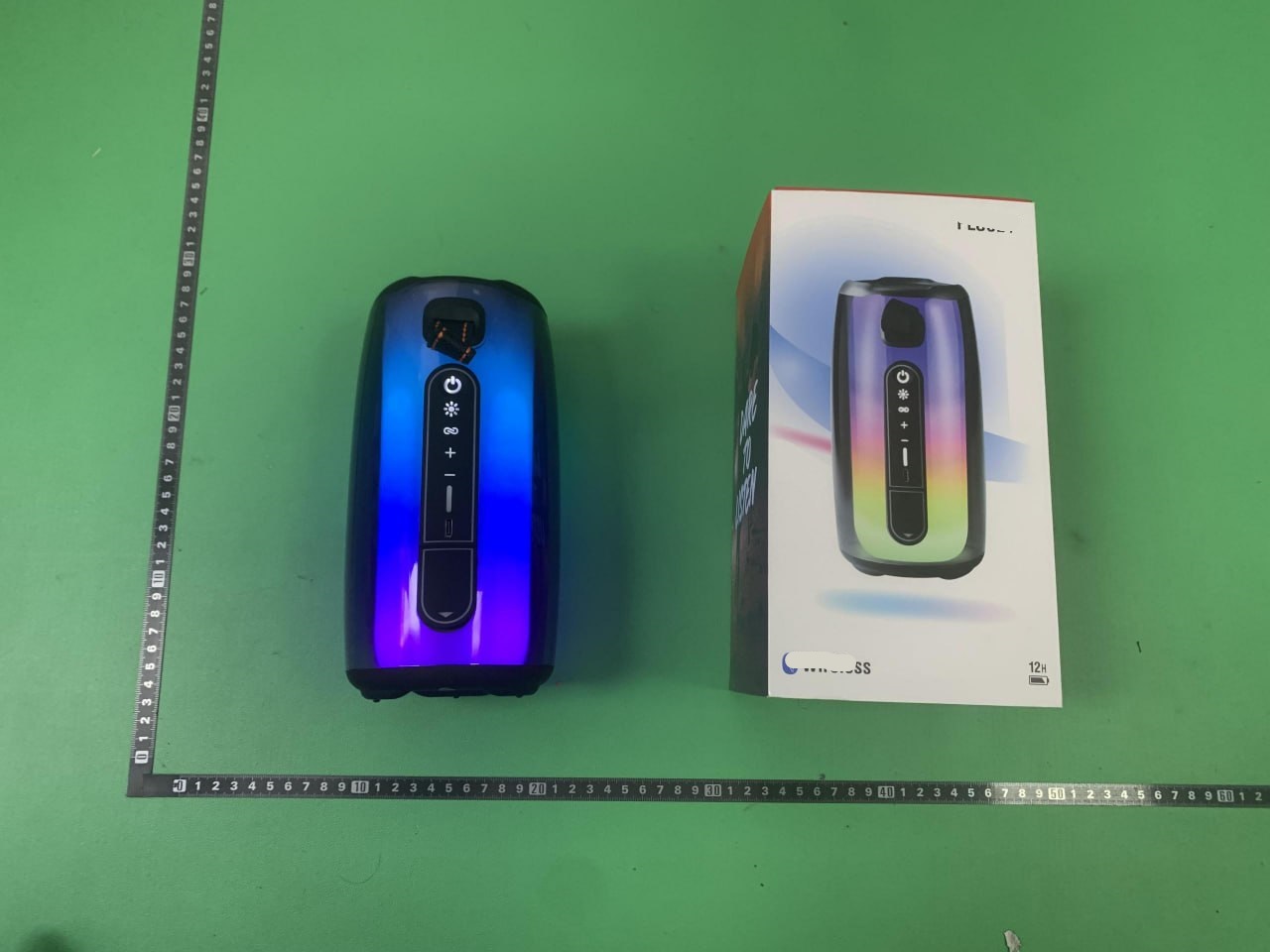 Compact RGB speaker